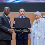 رئيس الجمهورية على المنصة خلال تسليم الجائزة