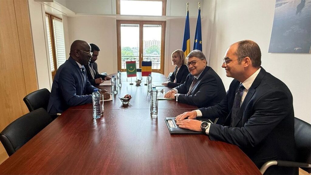 وزير الخارجية الموريتاني يبحث تعزيز العلاقات مع نظيره الروماني
