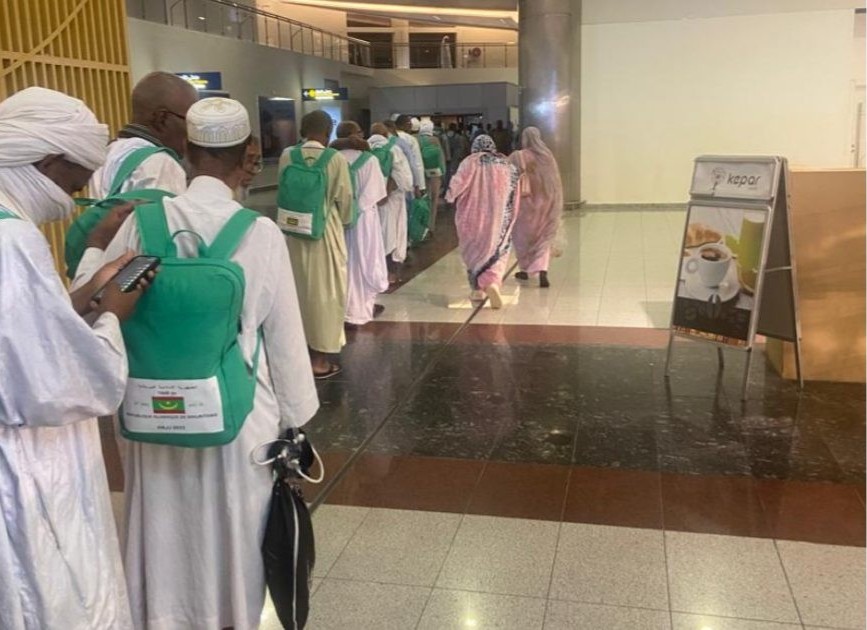 غادر نواكشوط مساء اليوم الأربعاء الفوج السادس من حجاجنا الميامين متوجها إلى الديار المقدسة لأداء فريضة الحج لهذه السنة.

وودع هذا الفوج بمطار نواكشوط الدولي أم التونسي من طرف ممثلين عن وزارة الشؤون الإسلامية والتعليم الأصلي والسلطات العسكرية والأمنية بالمطار.