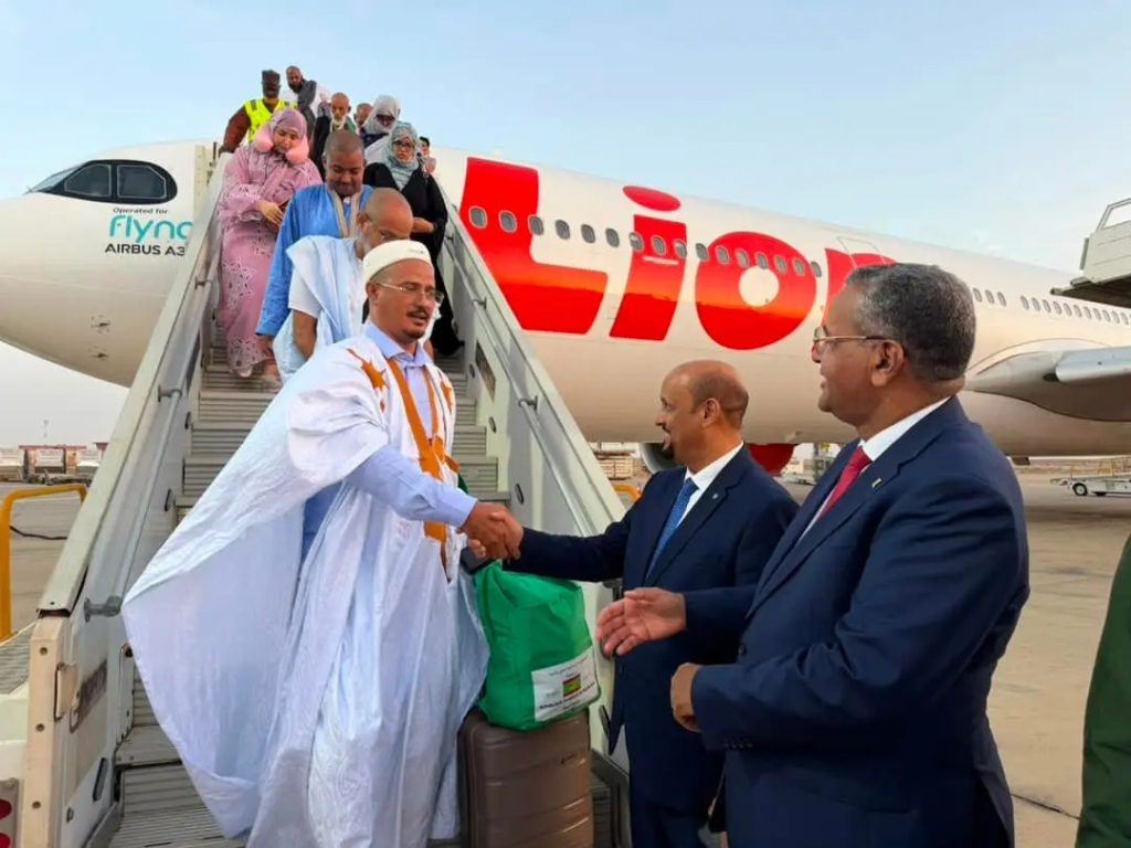 مطار أم التونسي يستقبل الفوج الأول من الحجاج الموريتانيين لعام 1447هـ
