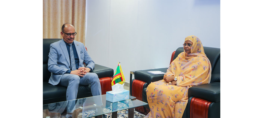 وزيرة الوظيفة العمومية تجري مباحثات مع القائم بأعمال سفارة السودان في نواكشوط