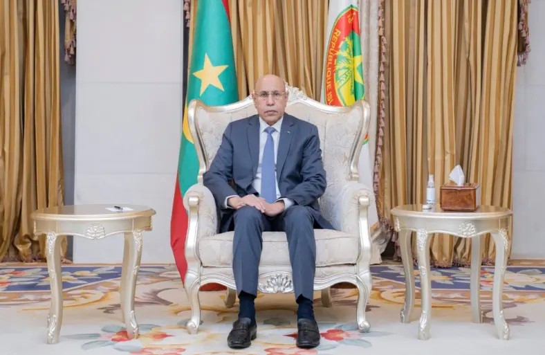 رئيس الجمهورية يبلغ المعارضة بتشكيل لجنة لمعالجة ملف الإرث الإنساني ويؤكد التزامه بمخرجات الحوار الوطني.