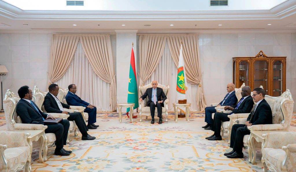 رئيس الجمهورية.. يستقبل المبعوث الخاص للرئيس الصومالي في القصر الرئاسي