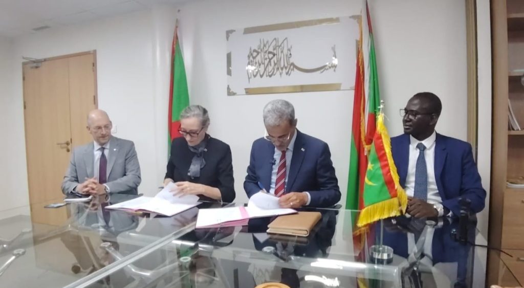 وزير المعادن والصناعة يوقع اتفاقاً مع الولايات المتحدة لتعزيز التعاون في مجال المعادن الحرجة