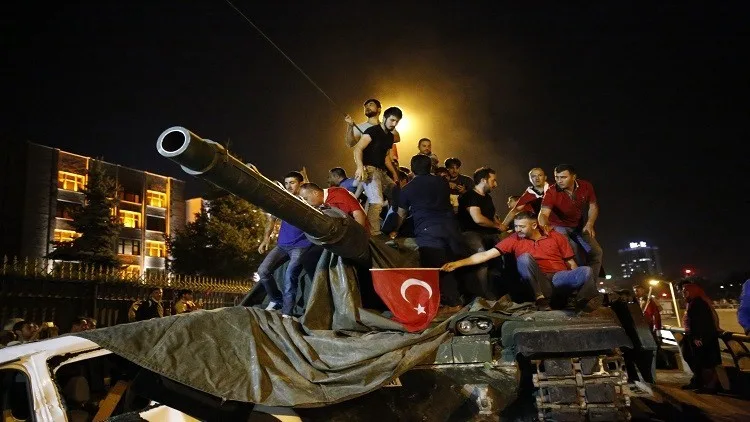 ذاكرة الأيام | 15 يوليو.. محاولة الانقلاب الفاشلة في تركيا، اكتشاف حجر رشيد وأول تعاون فضائي بين واشنطن وموسكو