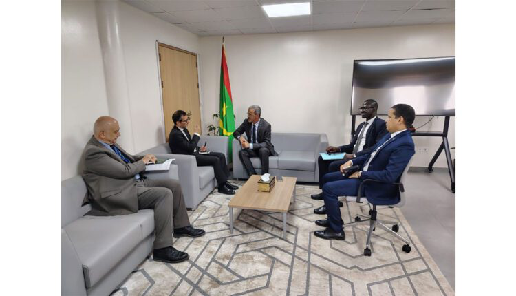 وزير المعادن يبحث مع السفير الفرنسي سبل توسيع الاستثمار الصناعي في موريتانيا