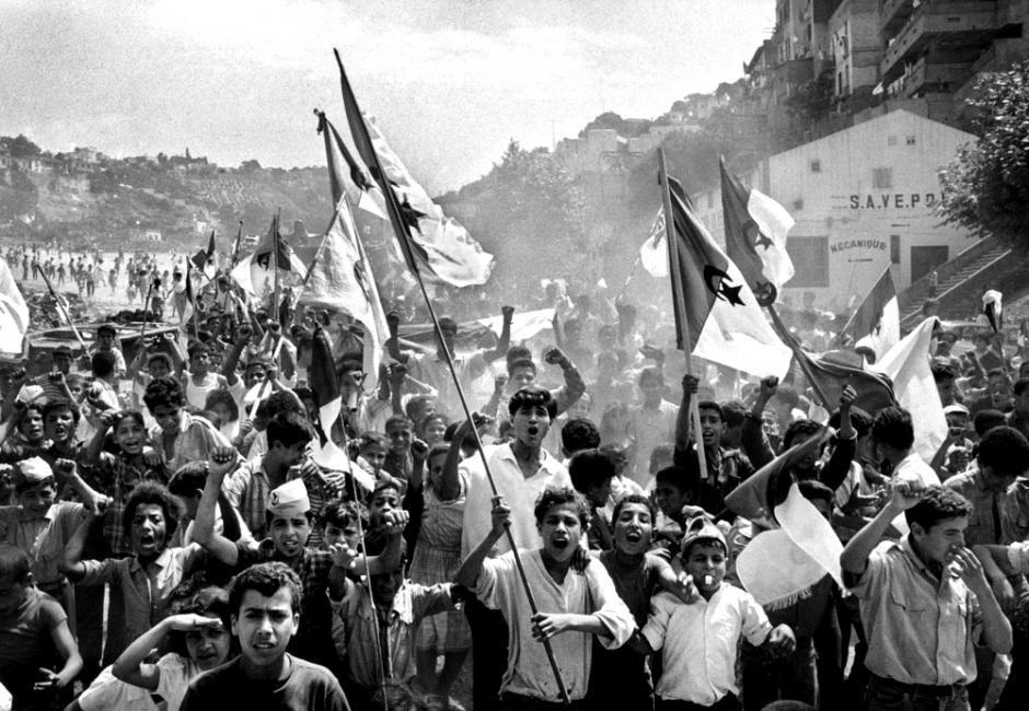 ذاكرة الأيام | 5 يوليو.. استقلال الجزائر وولادة البيكيني ونيوتن يغيّر وجه العلم