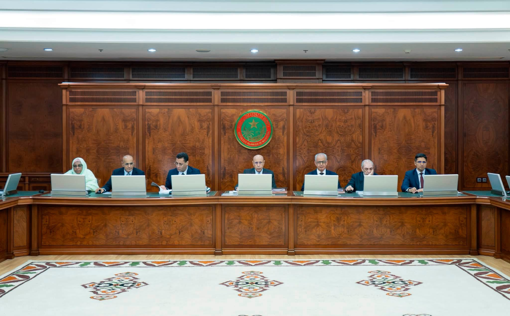 الوزاري يصادق على تمويلات جديدة لكهربة الأرياف وتعزيز الحماية الاجتماعية ويقر قانون المالية المعدل