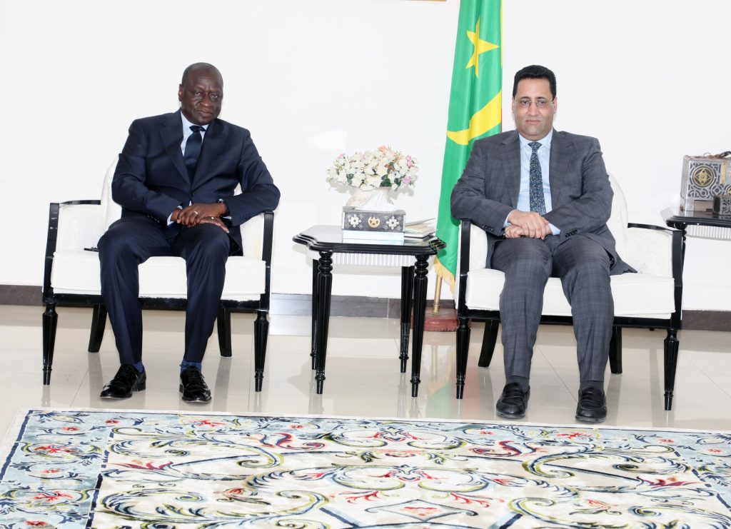 الوزير الأول يبحث مع نائب رئيس البنك الدولي تعزيز التعاون مع موريتانيا