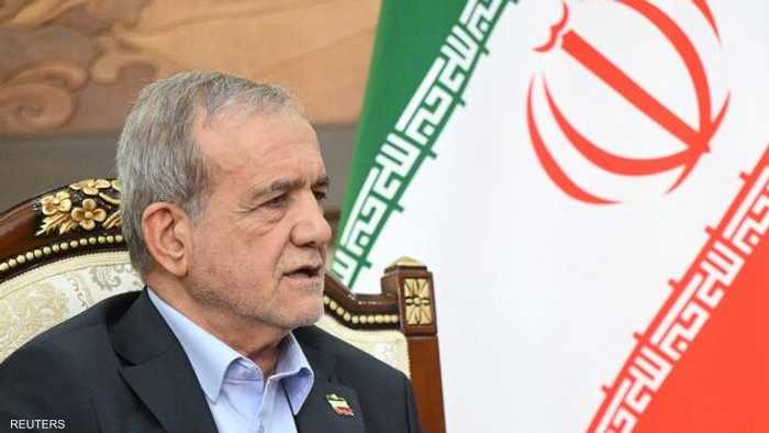 طهران تتهم واشنطن بـ “طمس الحقيقة” بعد منع تأشيرات لوفد بزشكيان
