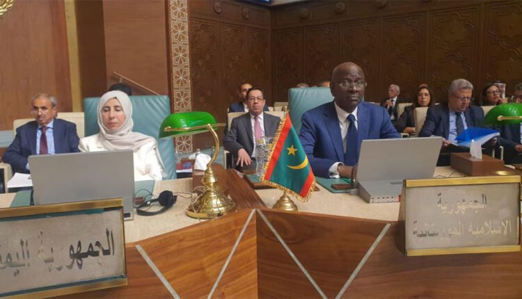 وزير الخارجية الموريتاني يحذر من صراع إقليمي ويدعو لتوحيد الجهود العربية