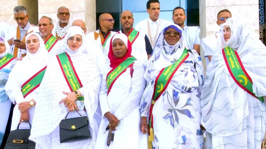 برلمانيات ينظمن وقفة تضامنية واستنكارية ضد جرائم الاغتصاب بالتزامن مع افتتاح الدورة البرلمانية