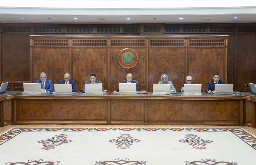 الحكومة الجديدة تنهي أول اجتماع لها بالقصر الرئاسي برئاسة ولد الغزواني