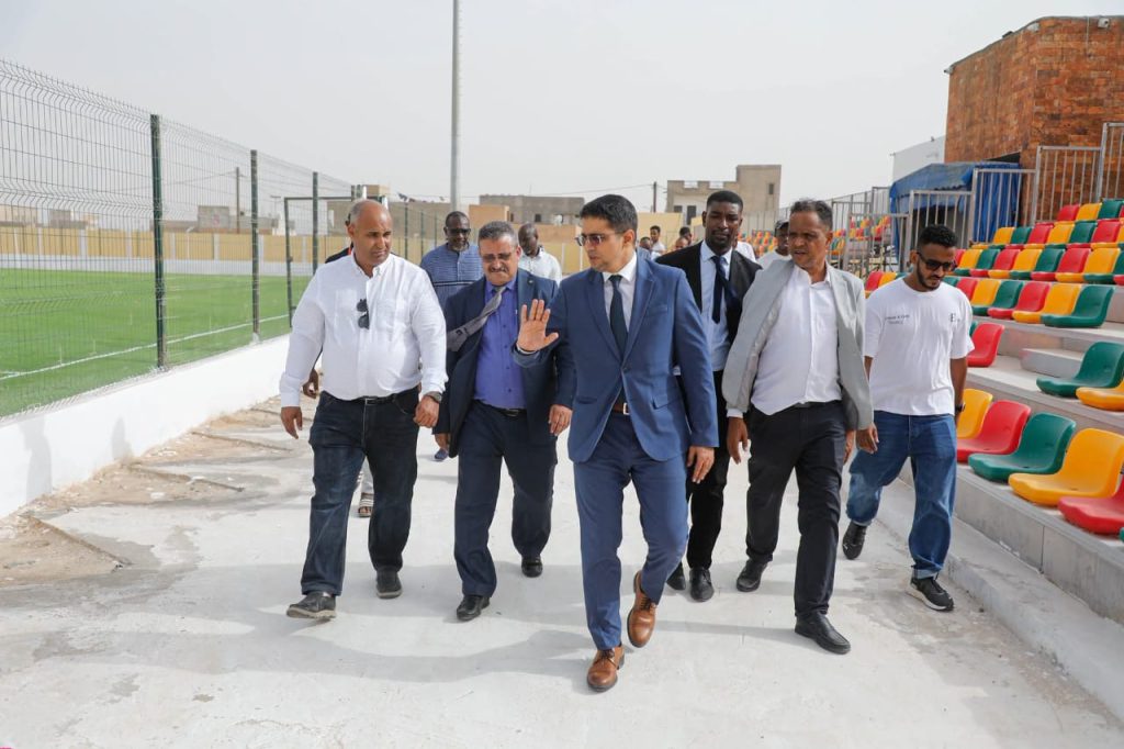 وزير تمكين الشباب يدعو لمعالجة اختلالات ملعب الميناء واستكماله في الآجال المحددة