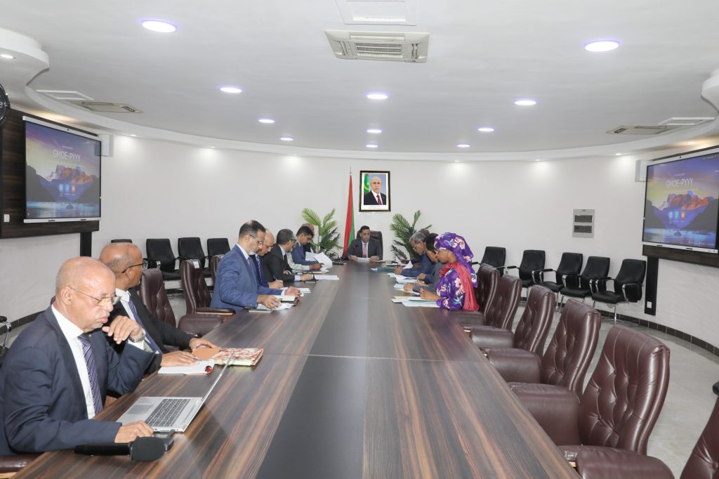 الوزير الأول يترأس اجتماعاً وزارياً حول مشروع قانون الصناعة التقليدية