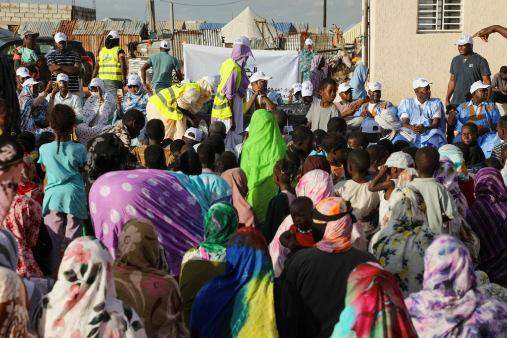 حراك النهوض يوزع حقائب وأزياء مدرسية في أحياء طرفية بنواكشوط