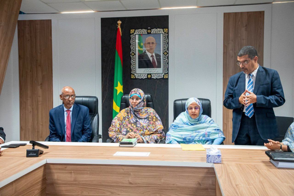 وزيرة الصحة تشرف على حفل تبادل المهام بين الأمين العام الجديد وسلفه وتكرّم العالية يحي منكوس